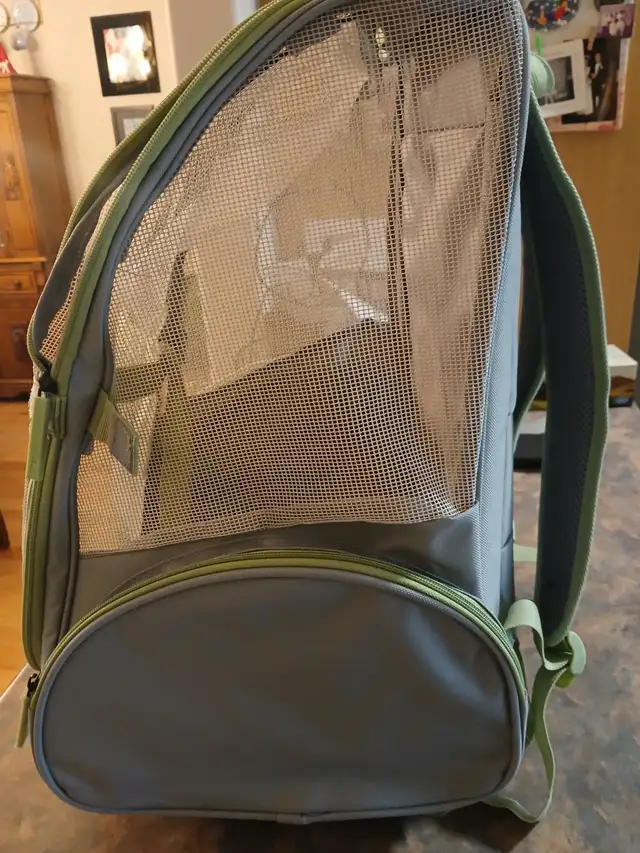 Pet Back Pack / Carrier - Photo 2
