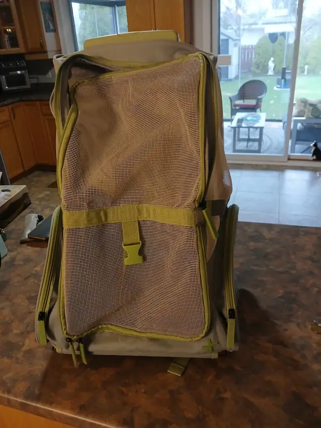 Pet Back Pack / Carrier - Photo 3