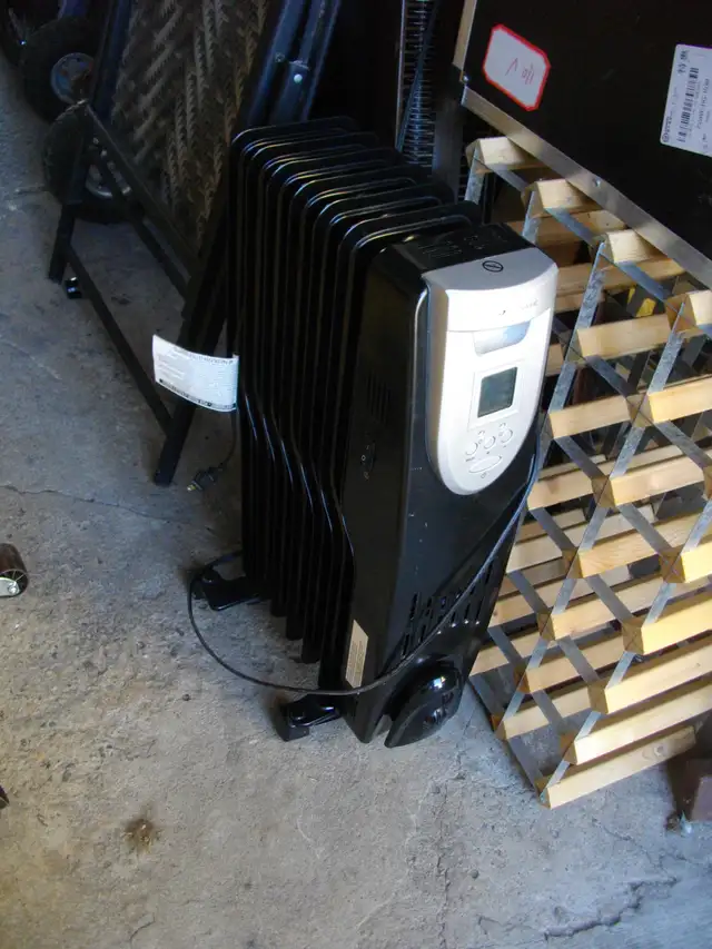 BLACK RADIATOR STYLE OIL FILLED HEATER