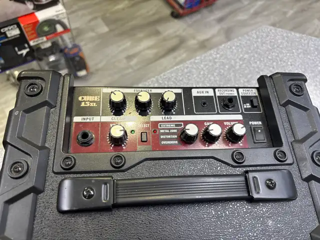 Roland Cube15XL Guitar Amplifier - Photo 2
