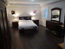 Spacious Master Bedroom in Modern NE Oakville Home (Traf/Dundas)