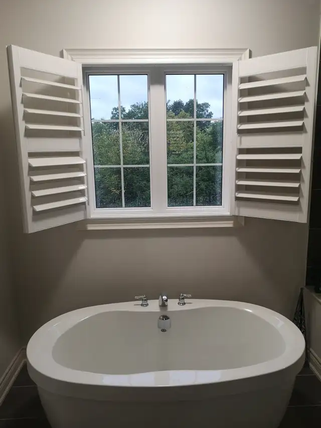 Spacious Master Bedroom in Modern NE Oakville Home (Traf/Dundas) - Photo 6