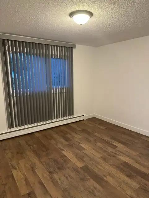 Large 1 BDRM in Old Strathcona! Excellent Location!! - Photo 6