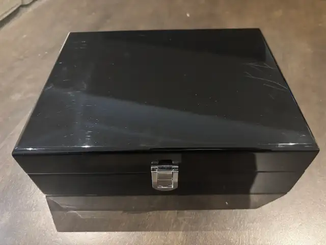 Watch case - Photo 2