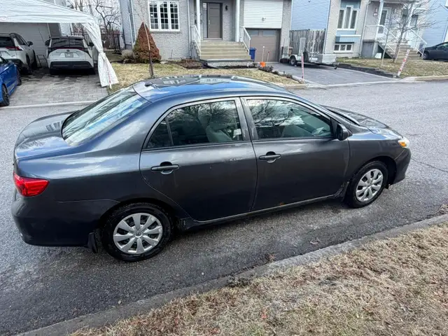 Toyota Corolla 2010 CE – Fiable et économique 5 500$ négociable - Photo 2