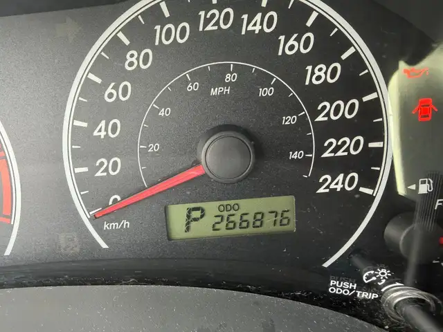 Toyota Corolla 2010 CE – Fiable et économique 5 500$ négociable - Photo 5