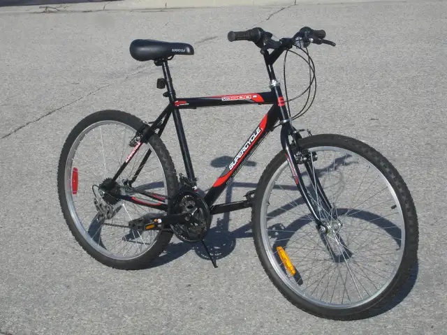 LIKE NEW 26' SUPERCYCLE SC1800 SERIES 18 SPEED MOUNTAIN BIKE!