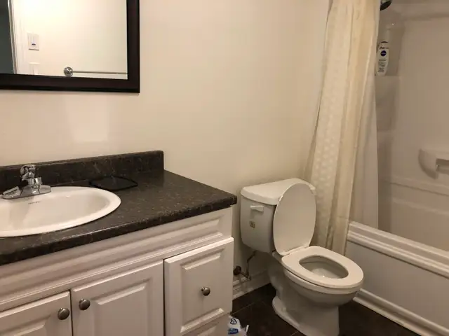 Spacious rm,  Close to Cornwall, $700 all inc, 20 to Vaudreuil - Photo 4