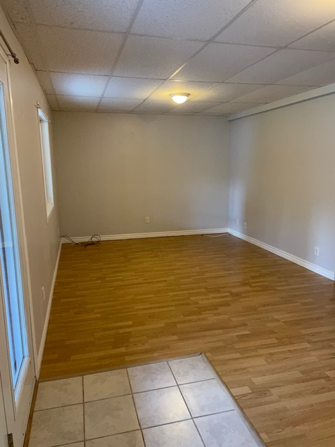 2 BR, Ground floor Apartment with screened Muskoka Rm, No Stairs - Photo 2