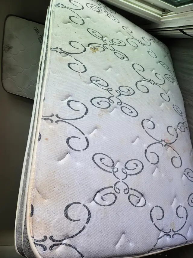 1 Queen size matress with wooden box (box is still in plastic),