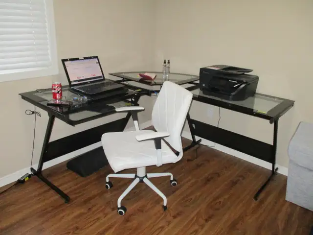 Large Modern Computer Desk - Excellent!