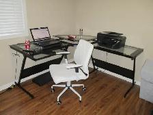Large Modern Computer Desk - Excellent!