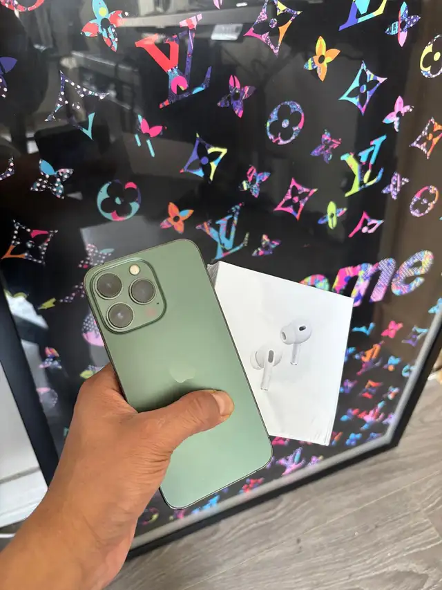 iPhone 13 Pro 256gb 0.5 issue Airpods/Charger Set/Delivery