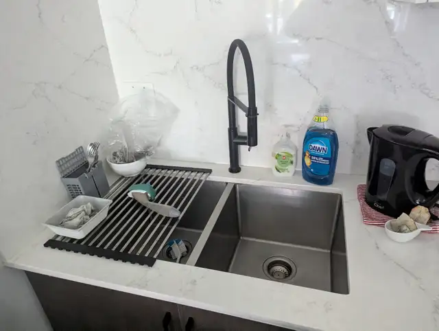 Front Duplex – Private Bedroom & Private Bathroom - Langara - Photo 2