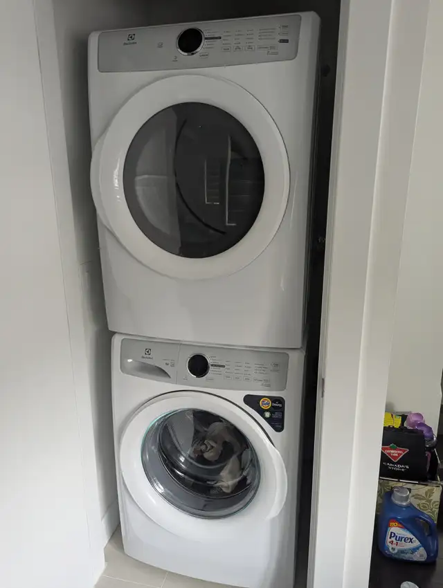 Front Duplex – Private Bedroom & Private Bathroom - Langara - Photo 6