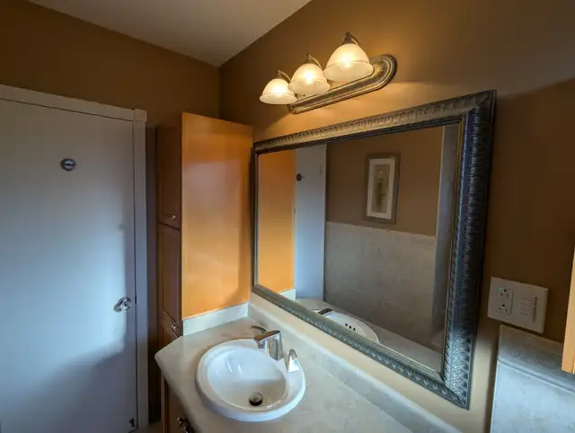 Complete Bathroom Maple Wood Cabinetry  5 piece - Photo 5