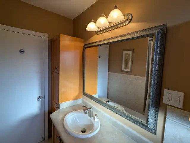 Complete Bathroom Maple Wood Cabinetry  5 piece - Photo 9