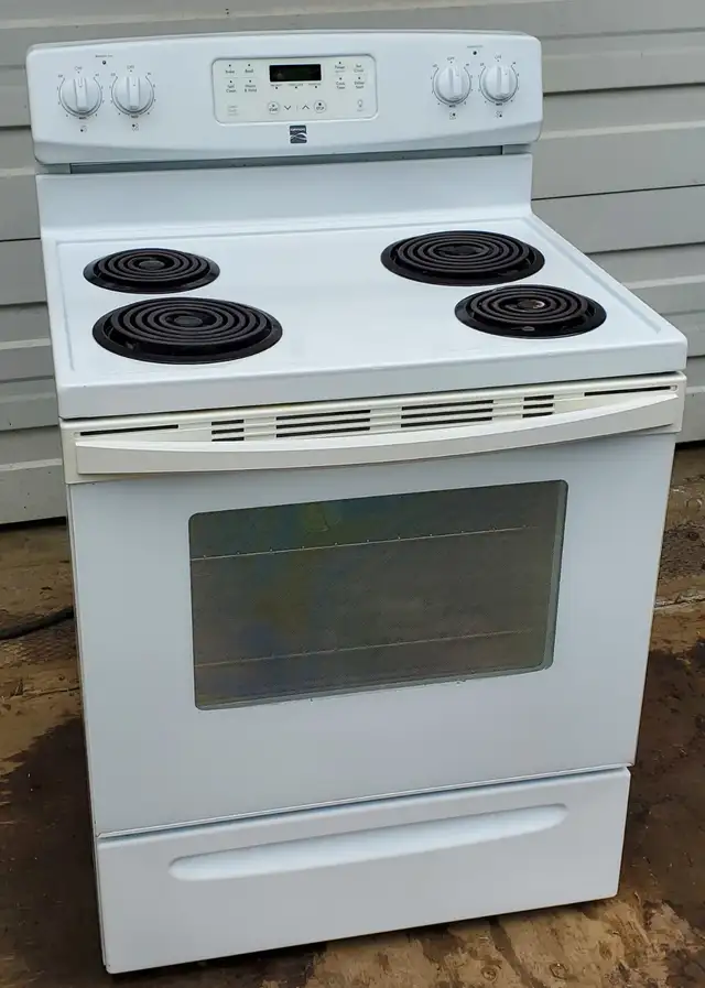 Kenmore 4 burner Stove - Excellent Condition, convection -