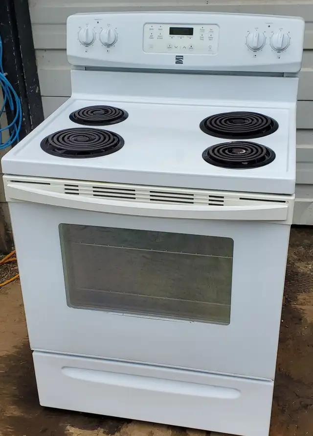 Kenmore 4 burner Stove - Excellent Condition, convection - - Photo 2
