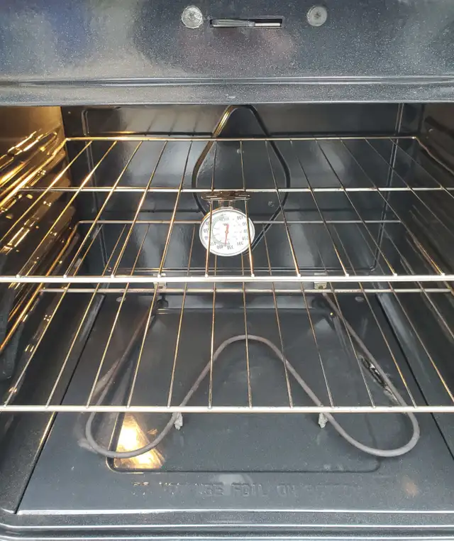 Kenmore 4 burner Stove - Excellent Condition, convection - - Photo 4