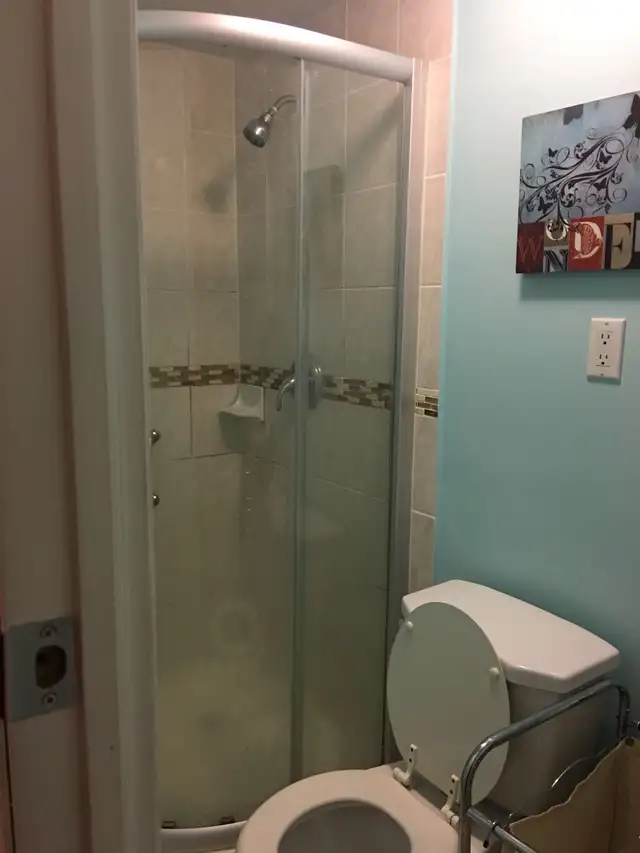 Private Washroom for rent - North York - Photo 2