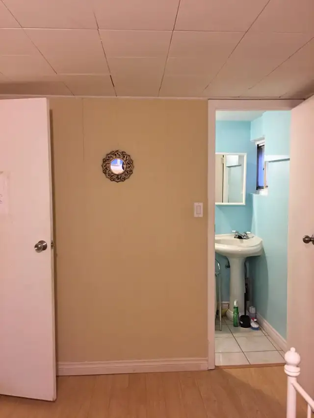 Private Washroom for rent - North York - Photo 3
