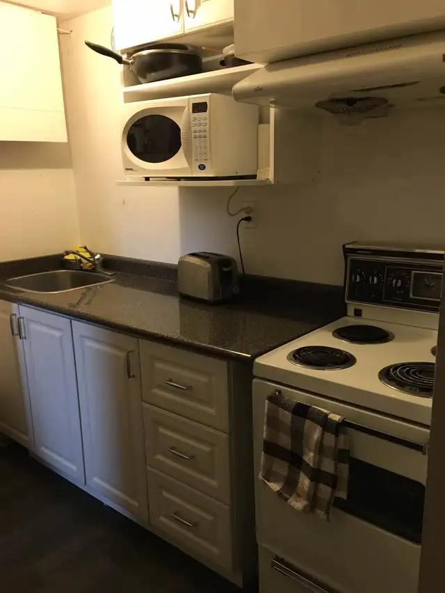 Private Washroom for rent - North York - Photo 5