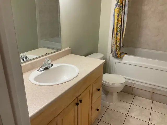 Private room and bathroom - Photo 3