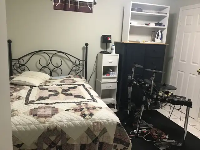 Private room and bathroom - Photo 5