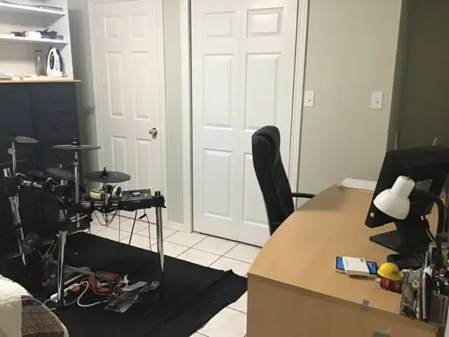 Private room and bathroom - Photo 6