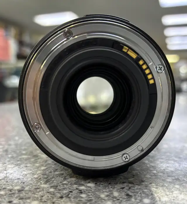 Canon 18-200mm EFS IS LE 3.5-5.6 Lens - Photo 5