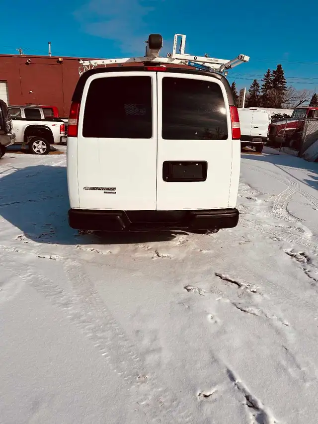 2012 Chevrolet express 2500 - Photo 3