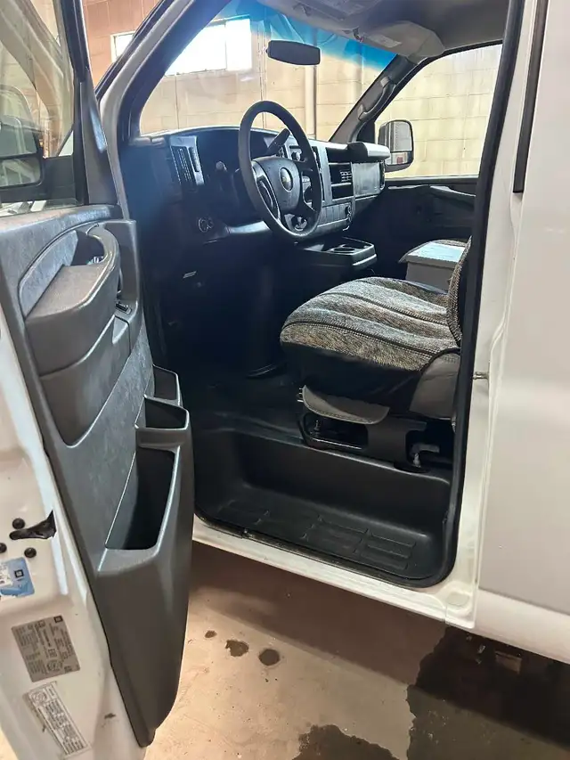 2012 Chevrolet express 2500 - Photo 9