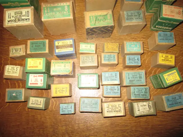 NEW OLD STOCK SLOTTED FLAT HEAD ROUND HEAD WOOD & MACHINE SCREWS - Photo 3