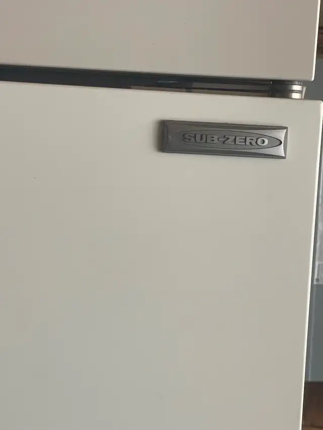 SUBZERO fridge  for sale 5 years old new $20,000 asking $7,600 - Photo 2