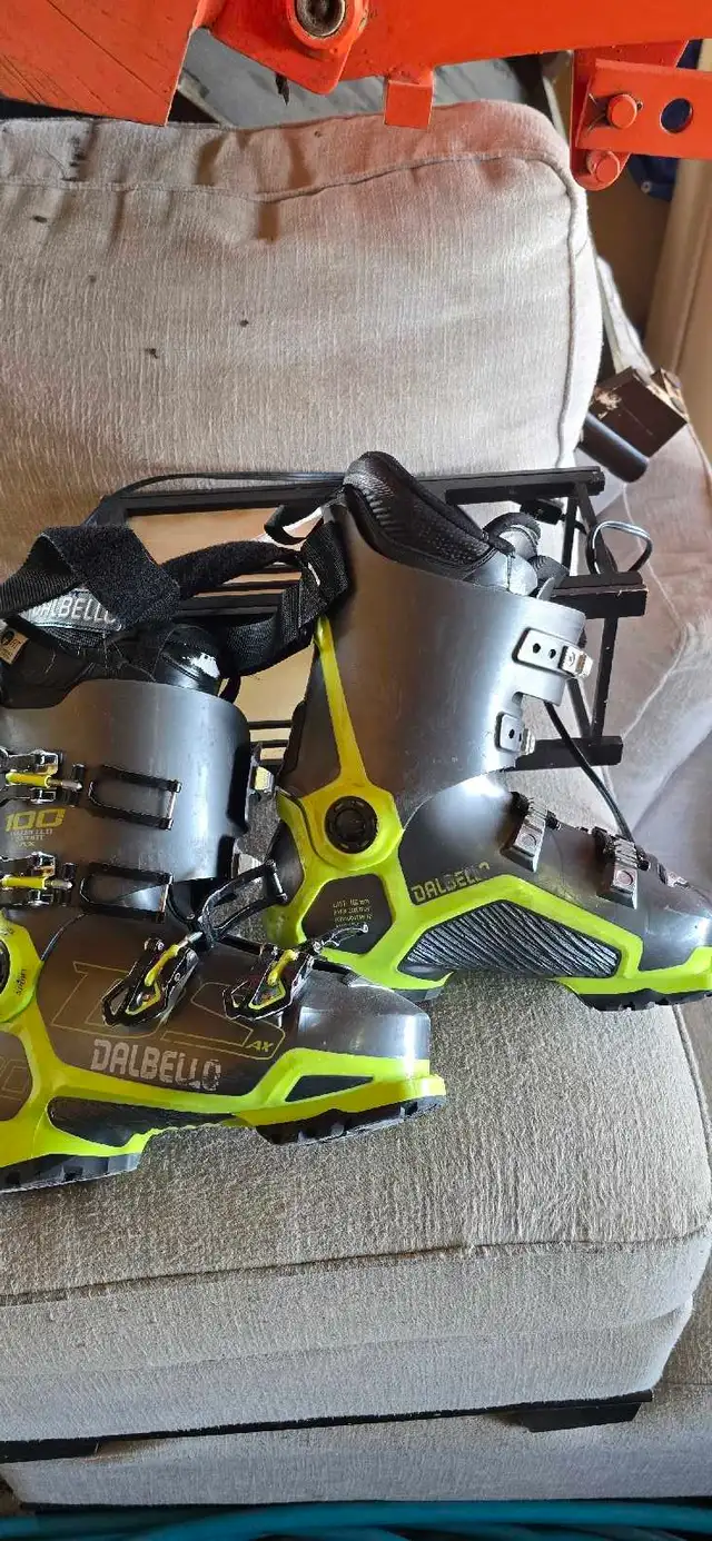 ski boots 26.5