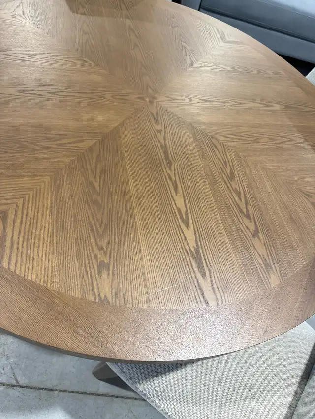 48" round dining table with 4 chairs - Photo 3
