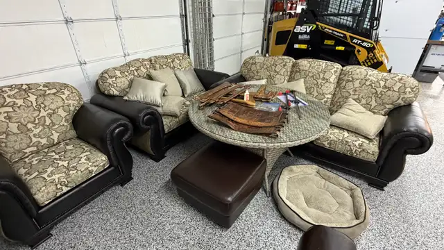 Custom Couch/Love Seat/Chair - Photo 9