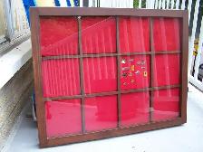 CADRE VITRÉ: ÉPINGLETTES/MÉDAILLES/PINS/MEDALS GLASS FRAME RARE