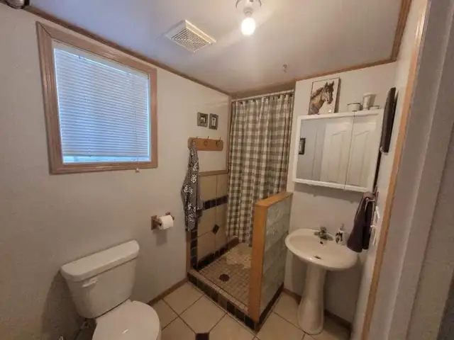 2 Bedroom Unfurnished Basement Suite for Rent – Entwistle - Photo 6