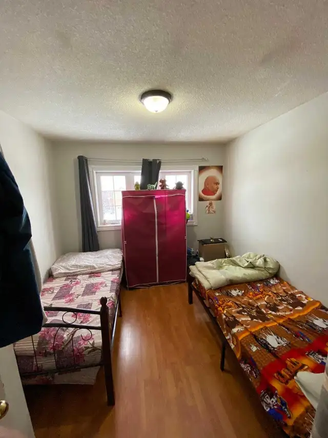 Room for rent for boy in Mississauga - Photo 2