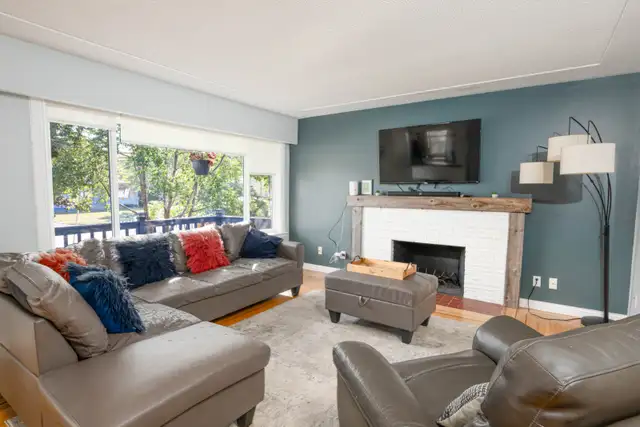 Fully Furnished 2Bed 1B Huge Yard | Private Deck | Upper Suite - Photo 11