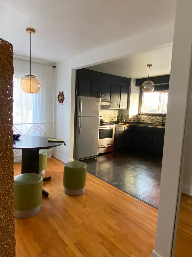 Unit in a TRIPLEX_ FURNISHED_ Independent entry - Photo 3