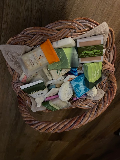 WOOD FLOOR VASE AND CONTENTS..... - Photo 3