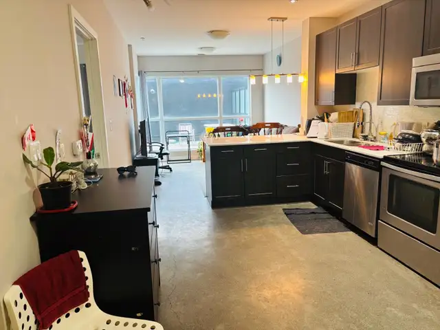 1 Bedroom Condo | PRIVATE TERRACE | Very desirable location - Photo 2