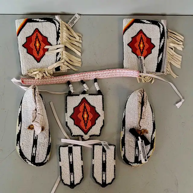 4Pc Native Beadwork Accessories (31115082)