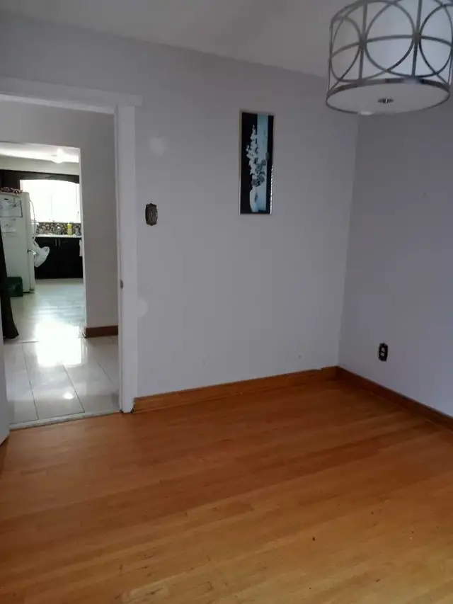 UPPER LEVEL ROOM FOR RENT 1ST MAY  GIRLS ONLY - Photo 2