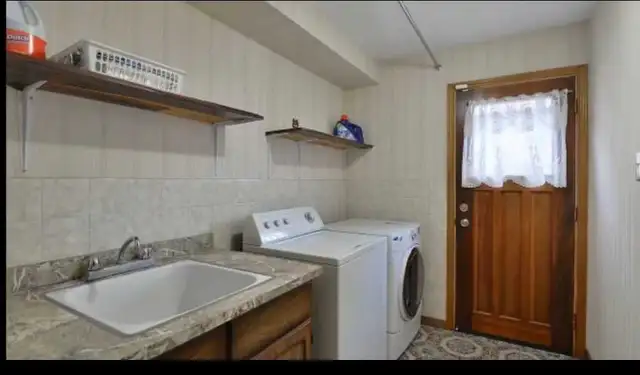 UPPER LEVEL ROOM FOR RENT 1ST MAY  GIRLS ONLY - Photo 3