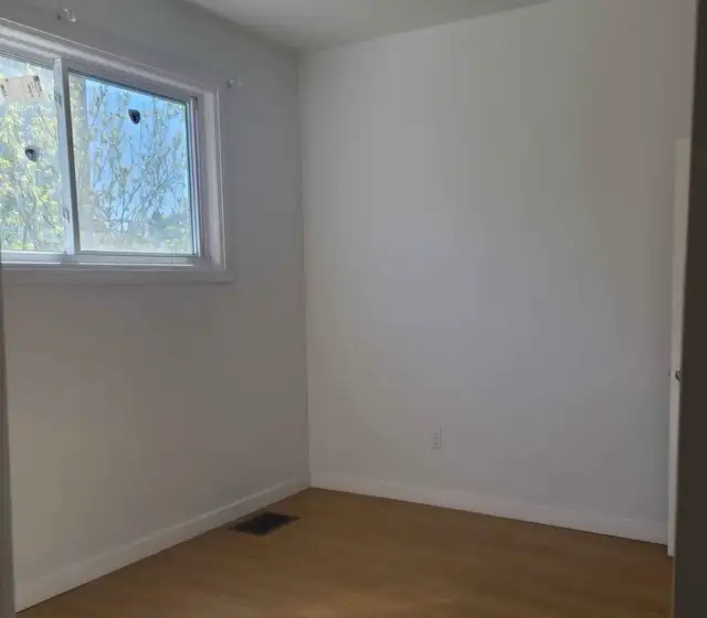 1 Bedroom 1 Bath Apartment A/C - Photo 2