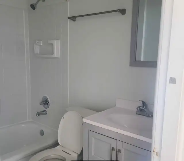 1 Bedroom 1 Bath Apartment A/C - Photo 4